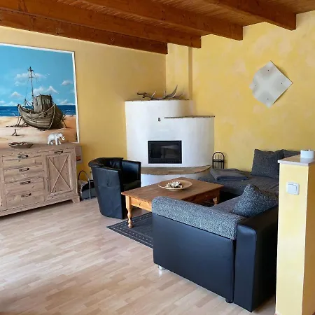Cosy In By The Sea Holiday home Pepelow